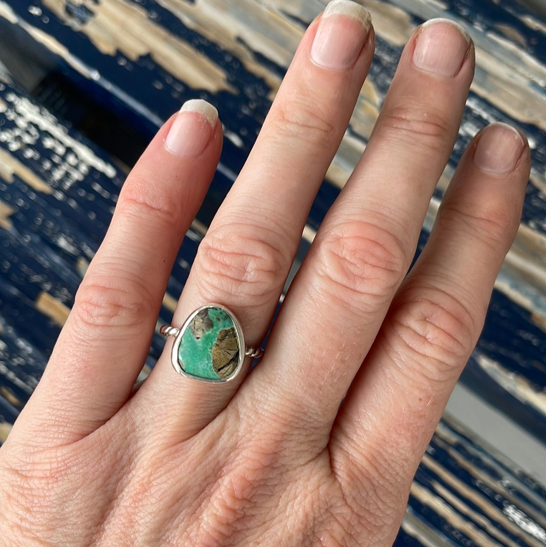 Size 7 simple turquoise ring
